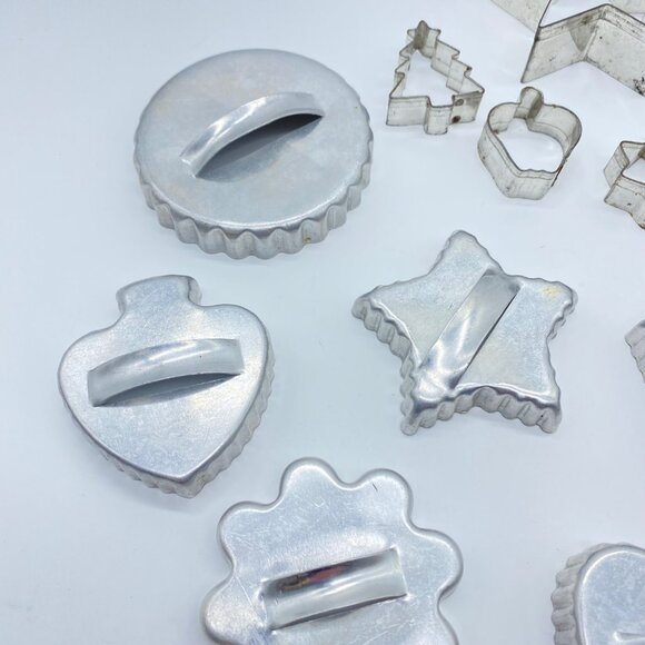 Vtg Mixed Lot Metal Cookie Cutters Maple Leaf Stars Heart Diamond Flower Apple - Picture 5 of 8